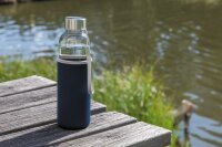 Glasflasche mit Neopren-Sleeve blau