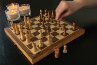 Faltbares Schach-Set aus Holz braun